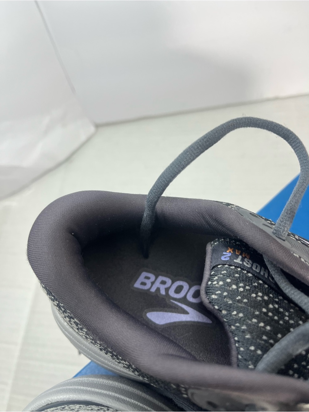 Brooks goes Max 2 woman’s size 10 like new - Picture 10 of 16